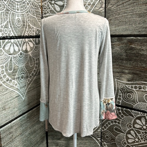 Floral Out Top - Picture 4 of 4